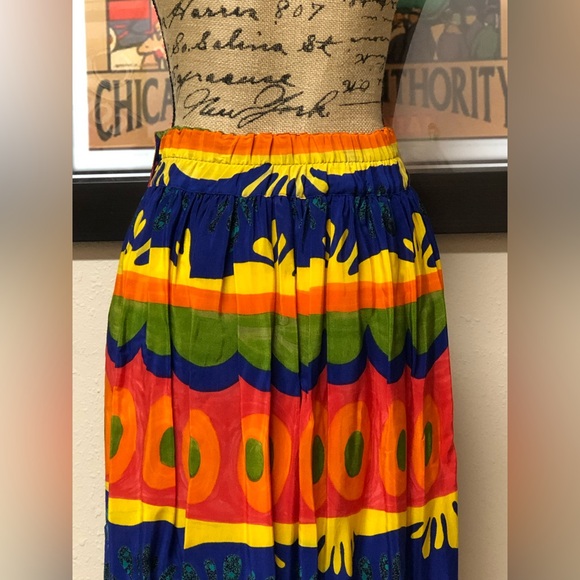 Dorothy Schoelen (Platinum Petites) Colorful A-Line Skirt with Bold Patterns! - Picture 8 of 11